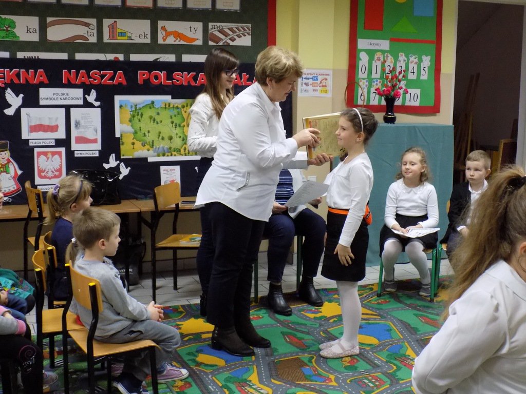 Pasowanie na czytelnika w Szkole Podstawowej w Wykrocie  [30.01.2019] - zdjęcie #12 - eOstroleka.pl