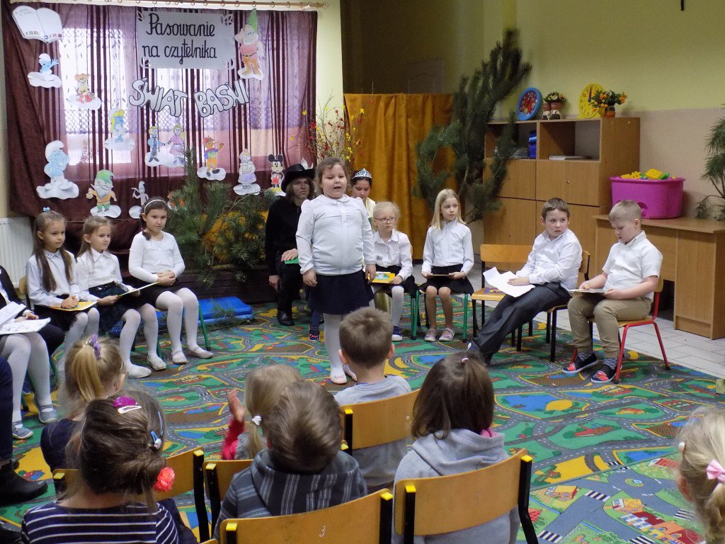 Pasowanie na czytelnika w Szkole Podstawowej w Wykrocie  [30.01.2019] - zdjęcie #14 - eOstroleka.pl