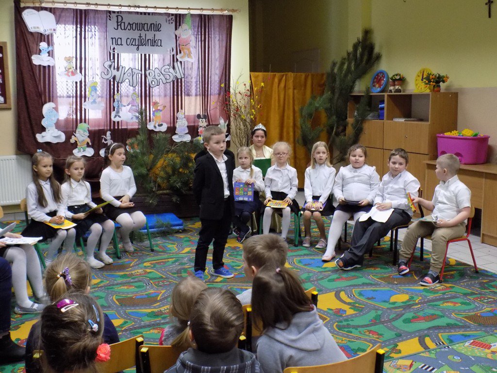 Pasowanie na czytelnika w Szkole Podstawowej w Wykrocie  [30.01.2019] - zdjęcie #17 - eOstroleka.pl