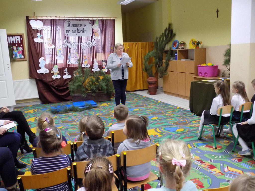 Pasowanie na czytelnika w Szkole Podstawowej w Wykrocie  [30.01.2019] - zdjęcie #8 - eOstroleka.pl