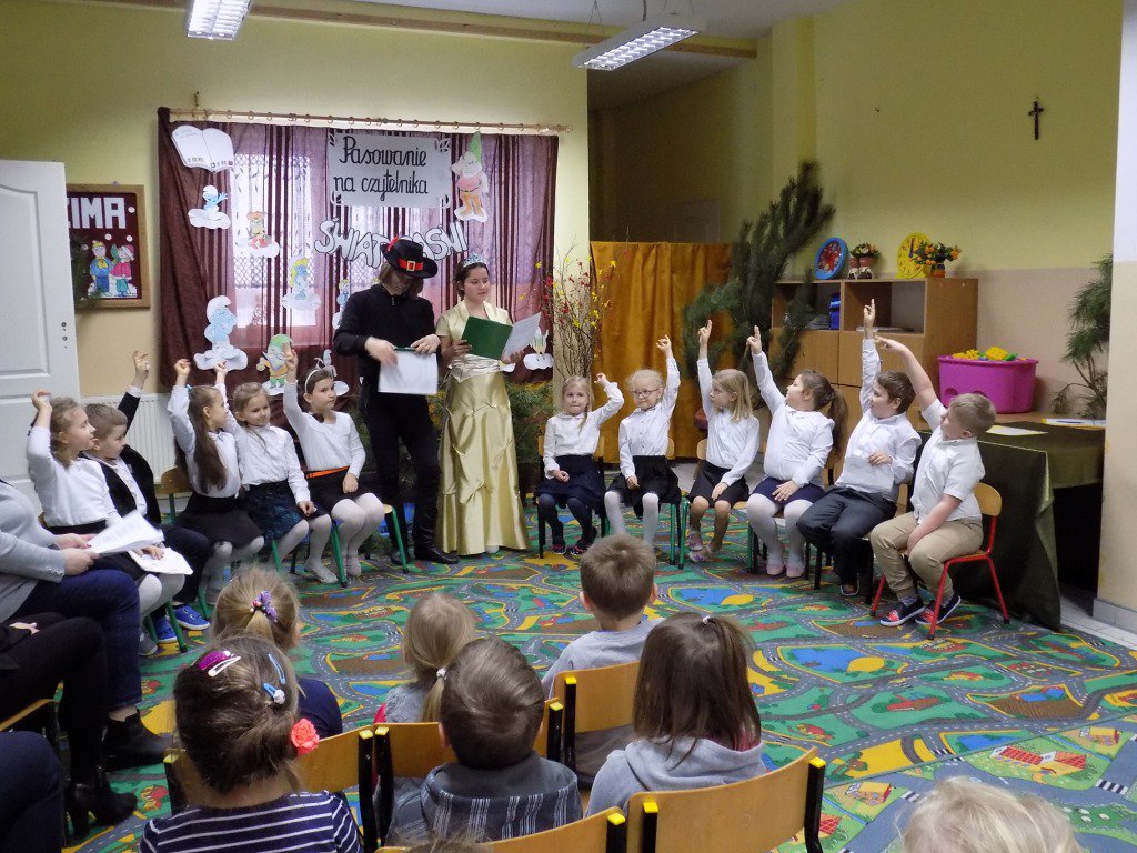 Pasowanie na czytelnika w Szkole Podstawowej w Wykrocie  [30.01.2019] - zdjęcie #9 - eOstroleka.pl