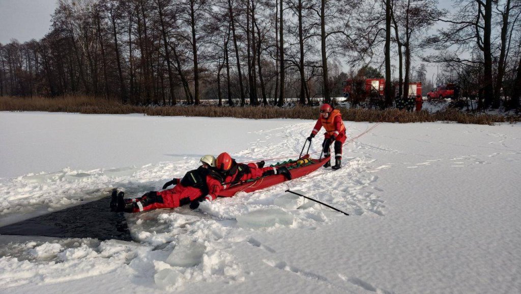 Strażackie ćwiczenia z zakresu ratownictwa lodowego [31.01.2019] - zdjęcie #3 - eOstroleka.pl