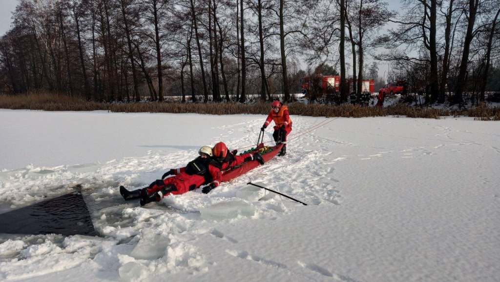 Strażackie ćwiczenia z zakresu ratownictwa lodowego [31.01.2019] - zdjęcie #5 - eOstroleka.pl