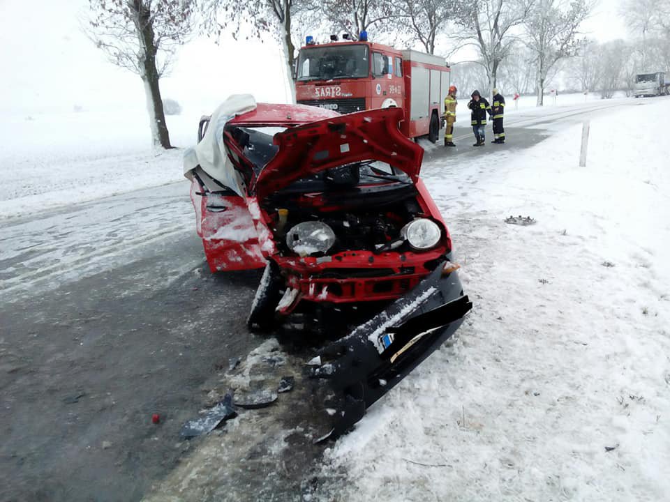 Poważny wypadek w Czerwinie. Droga wojewódzka 627 zablokowana [04.02.2019] - zdjęcie #4 - eOstroleka.pl