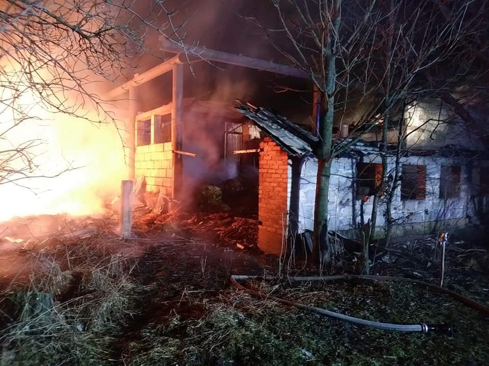 Pożar stodoły w Trzaskach [13.02.2019] - zdjęcie #10 - eOstroleka.pl