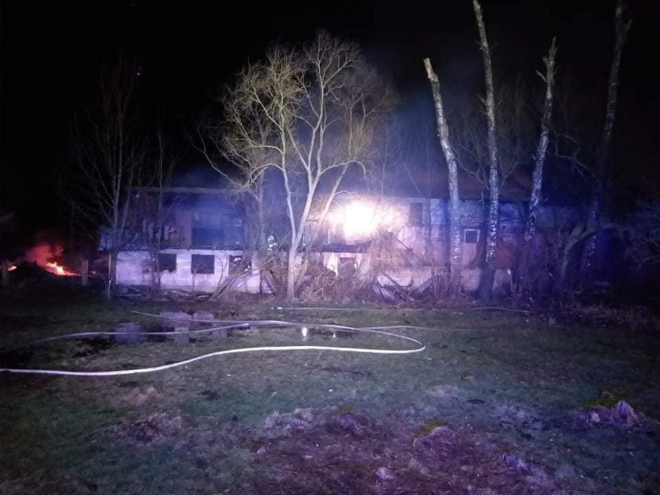 Pożar stodoły w Trzaskach [13.02.2019] - zdjęcie #11 - eOstroleka.pl