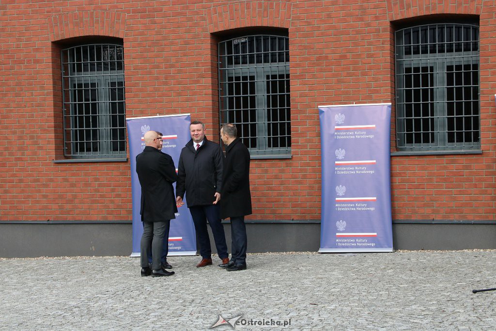 Budowa Muzeum Żołnierzy Wyklętych w Ostrołęce oficjalnie zakończona [01.03.2019] - zdjęcie #11 - eOstroleka.pl