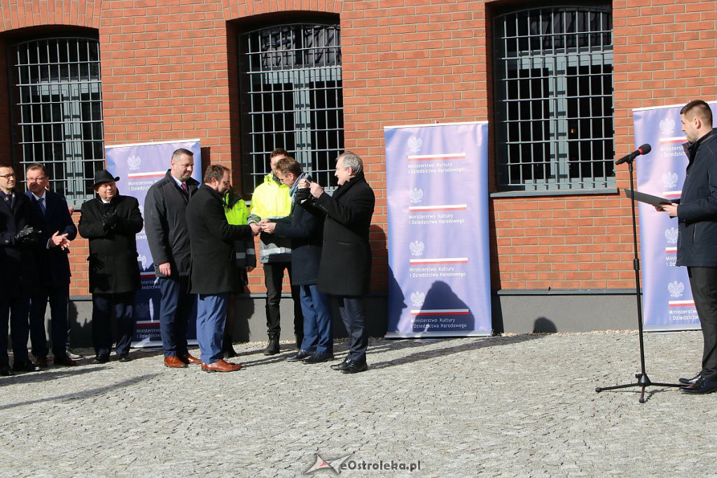 Budowa Muzeum Żołnierzy Wyklętych w Ostrołęce oficjalnie zakończona [01.03.2019] - zdjęcie #82 - eOstroleka.pl