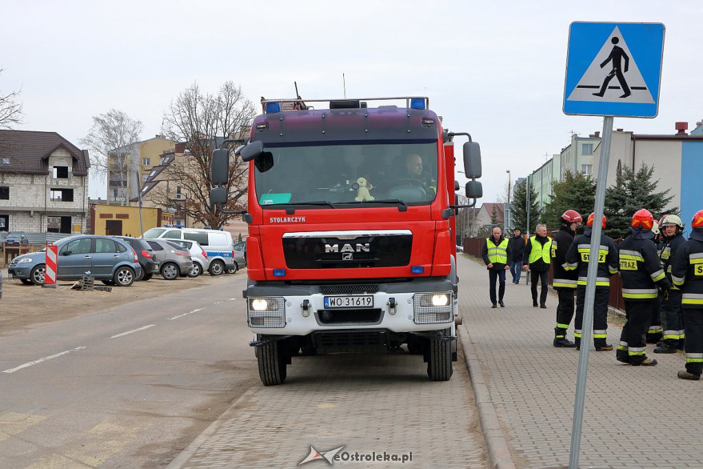 Ewakuacja SP nr 10 w Ostrołęce. To nie są ćwiczenia! [07.03.2019] - zdjęcie #11 - eOstroleka.pl