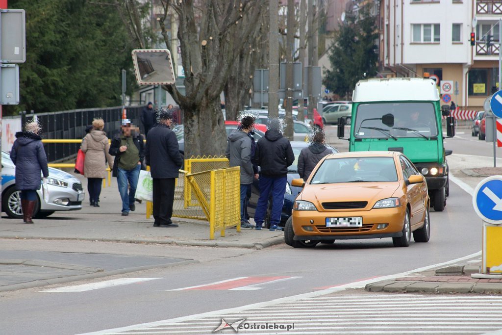 Kolizja przy „jedynce” na Fieldorfa Nila [07.03.2019] - zdjęcie #1 - eOstroleka.pl