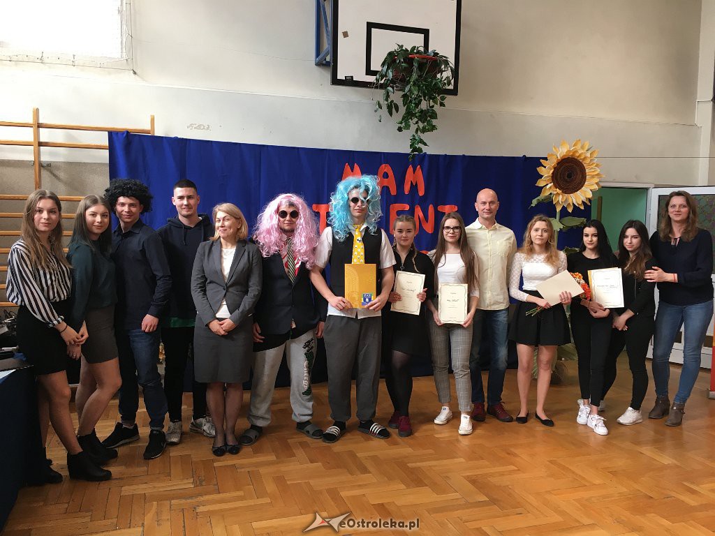 VIII Edycja Szkolnego Konkursu „Mam Talent” w ZSZ Nr 4 [08.03.2019] - zdjęcie #18 - eOstroleka.pl