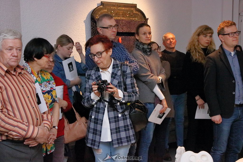 Wernisaż wystawy Wiktora Gajdy w Galerii Ostrołęka [14.03.2019] - zdjęcie #19 - eOstroleka.pl