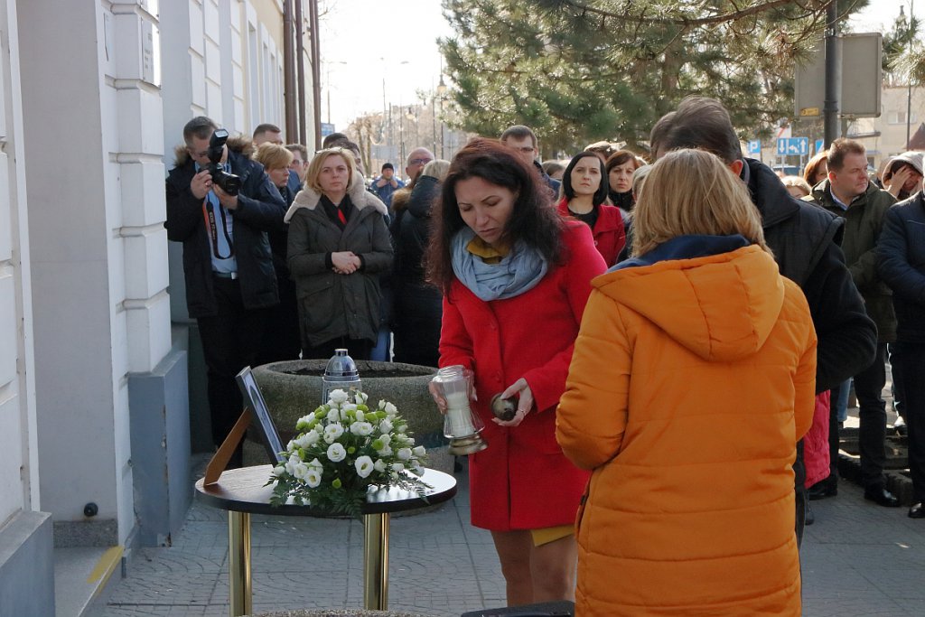 Ostrołęka: Urzędnicy złożyli hołd zmarłemu koledze [20.03.2019] - zdjęcie #14 - eOstroleka.pl
