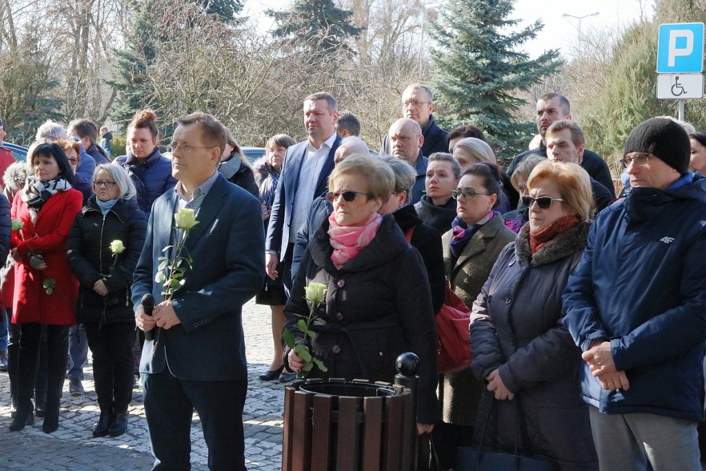 Ostrołęka: Urzędnicy złożyli hołd zmarłemu koledze [20.03.2019] - zdjęcie #16 - eOstroleka.pl