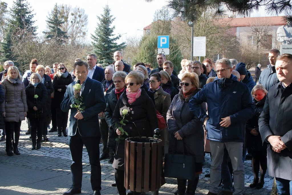 Ostrołęka: Urzędnicy złożyli hołd zmarłemu koledze [20.03.2019] - zdjęcie #24 - eOstroleka.pl