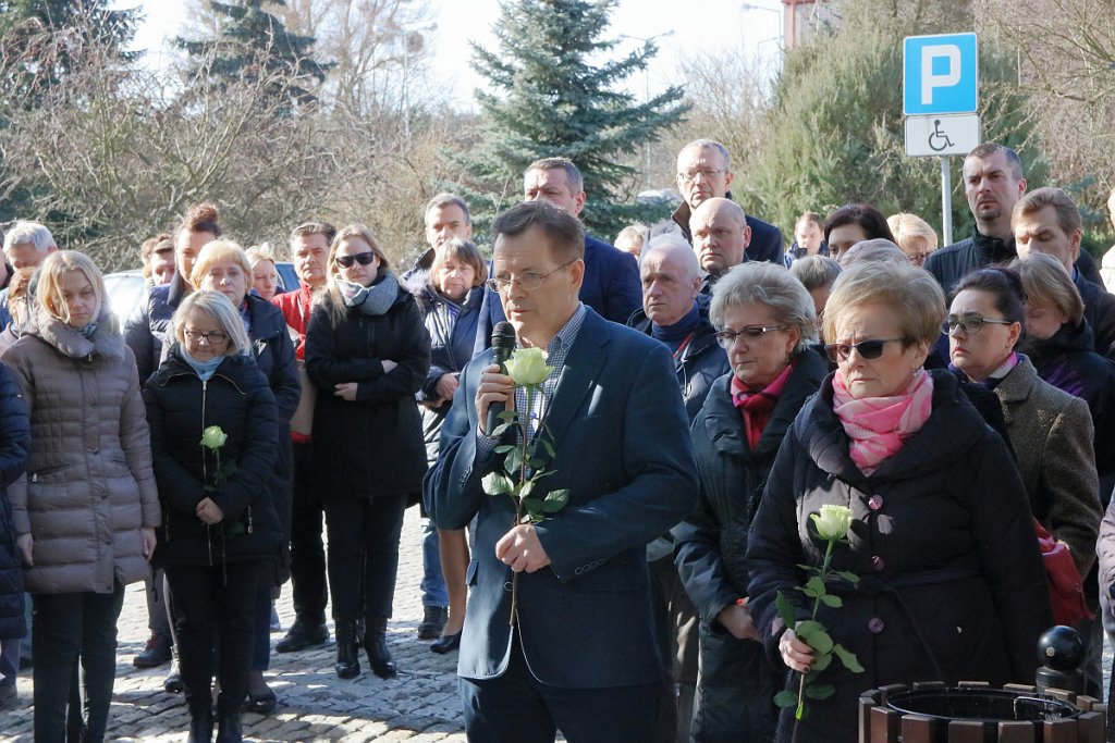 Ostrołęka: Urzędnicy złożyli hołd zmarłemu koledze [20.03.2019] - zdjęcie #25 - eOstroleka.pl