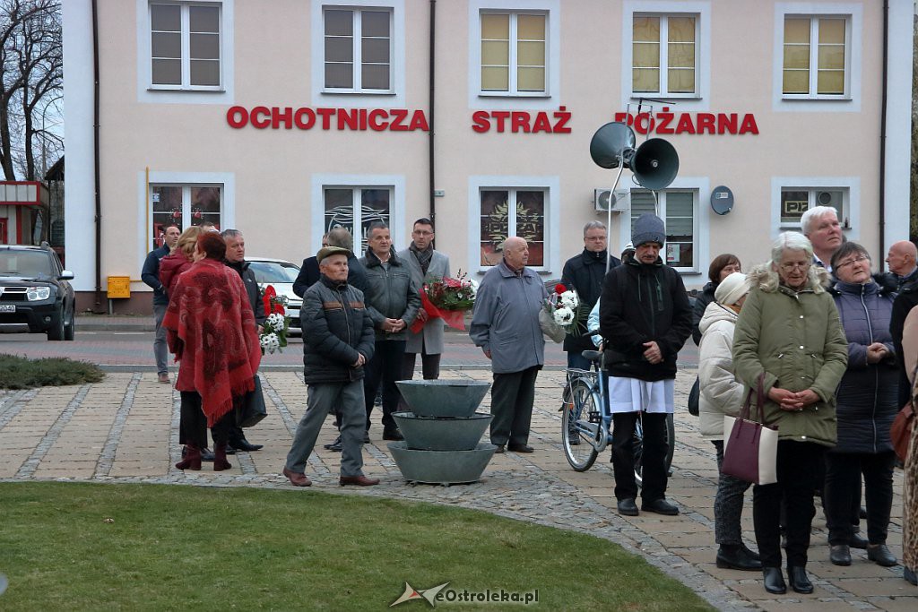Ostrołęczanie oddali hołd ofiarom katastrofy smoleńskiej [10.04.2019] - zdjęcie #16 - eOstroleka.pl