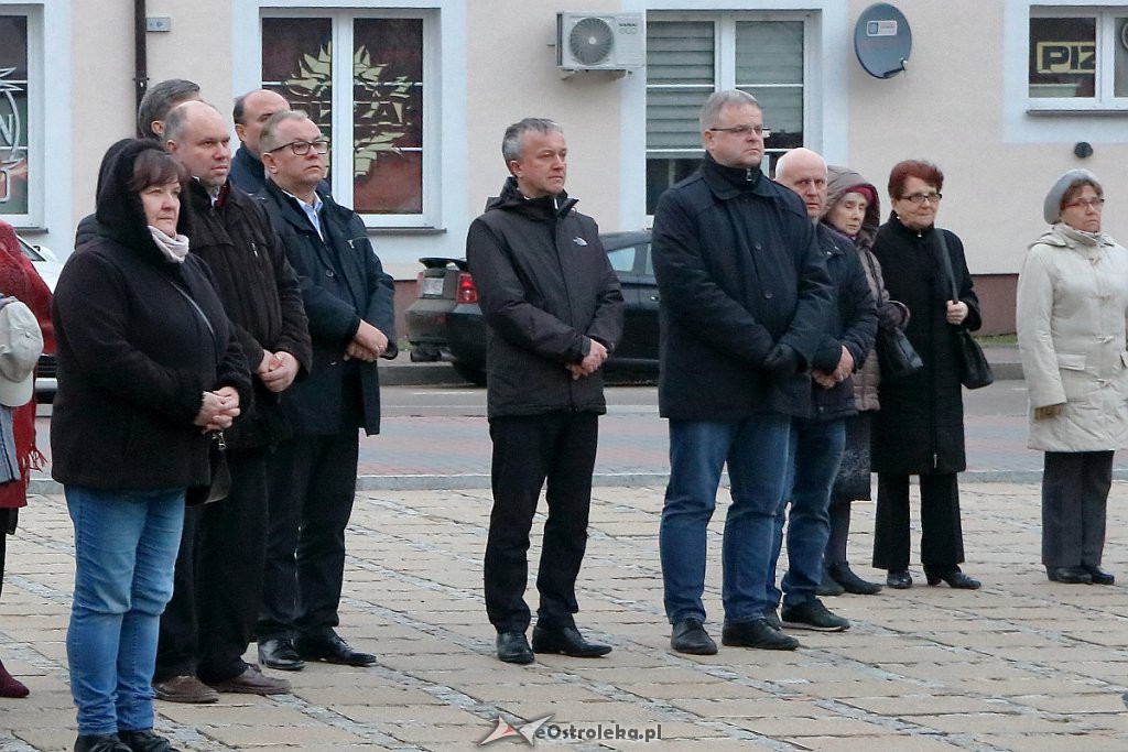 Ostrołęczanie oddali hołd ofiarom katastrofy smoleńskiej [10.04.2019] - zdjęcie #35 - eOstroleka.pl