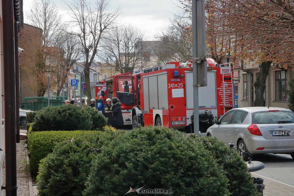Alarm bombowy i koperta z białym proszkiem w ostrołęckim sądzie [12.04.2019] - zdjęcie #20 - eOstroleka.pl