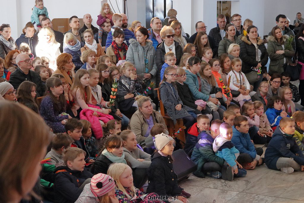 Spektakl „Pasja w kościele Św. Franciszka z Asyżu w Ostrołęce [14.04.2019] - zdjęcie #8 - eOstroleka.pl