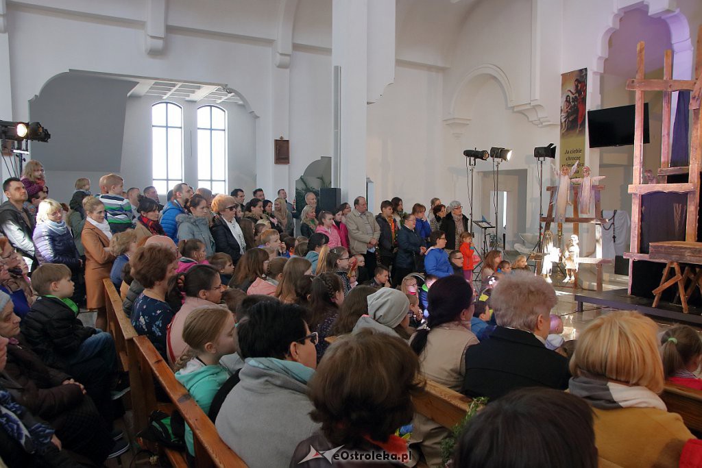 Spektakl „Pasja w kościele Św. Franciszka z Asyżu w Ostrołęce [14.04.2019] - zdjęcie #12 - eOstroleka.pl