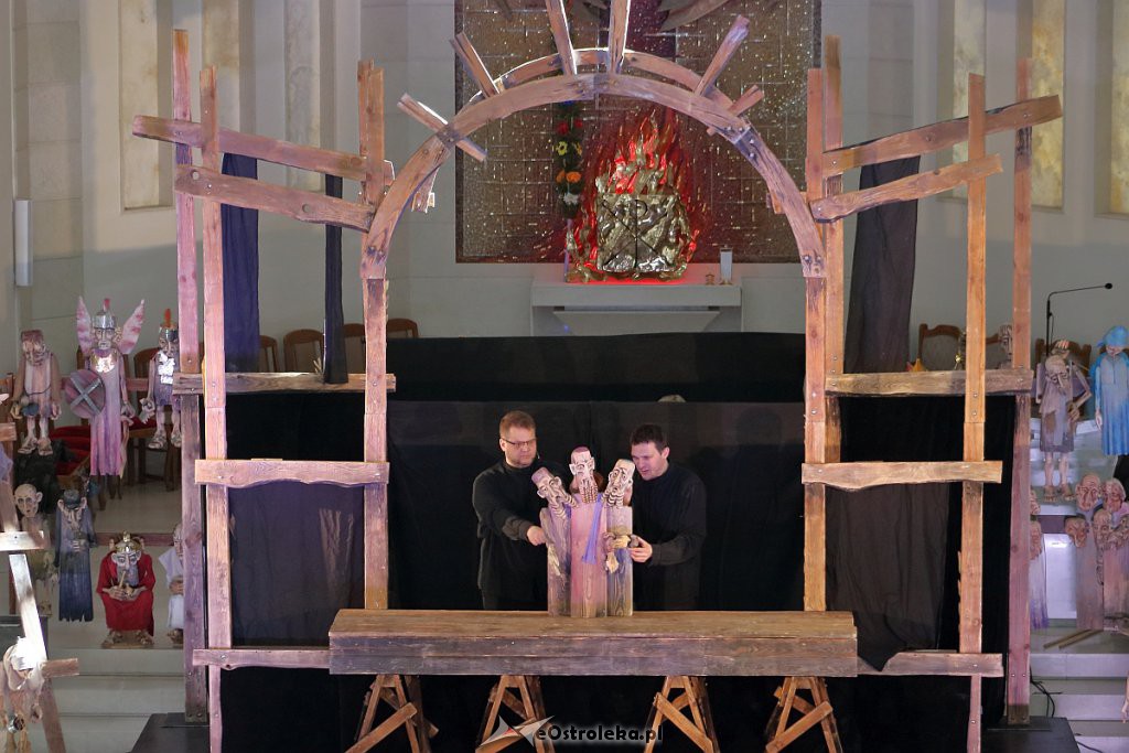 Spektakl „Pasja w kościele Św. Franciszka z Asyżu w Ostrołęce [14.04.2019] - zdjęcie #19 - eOstroleka.pl