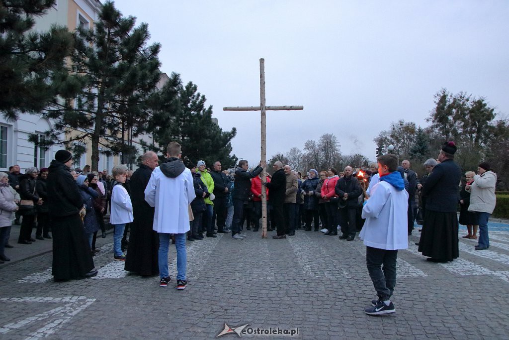 Droga Krzyżowa w ostrołęckiej farze [16.04.2019] - zdjęcie #2 - eOstroleka.pl
