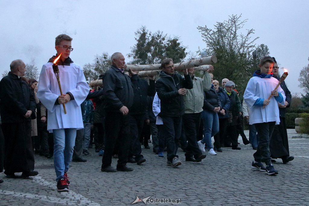Droga Krzyżowa w ostrołęckiej farze [16.04.2019] - zdjęcie #15 - eOstroleka.pl