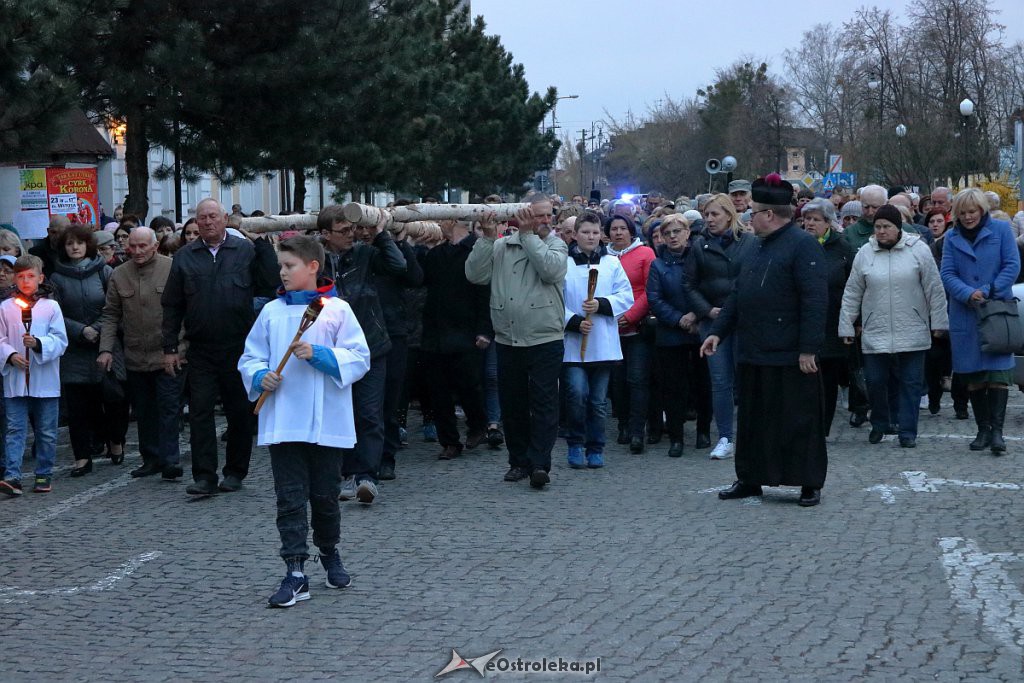 Droga Krzyżowa w ostrołęckiej farze [16.04.2019] - zdjęcie #20 - eOstroleka.pl