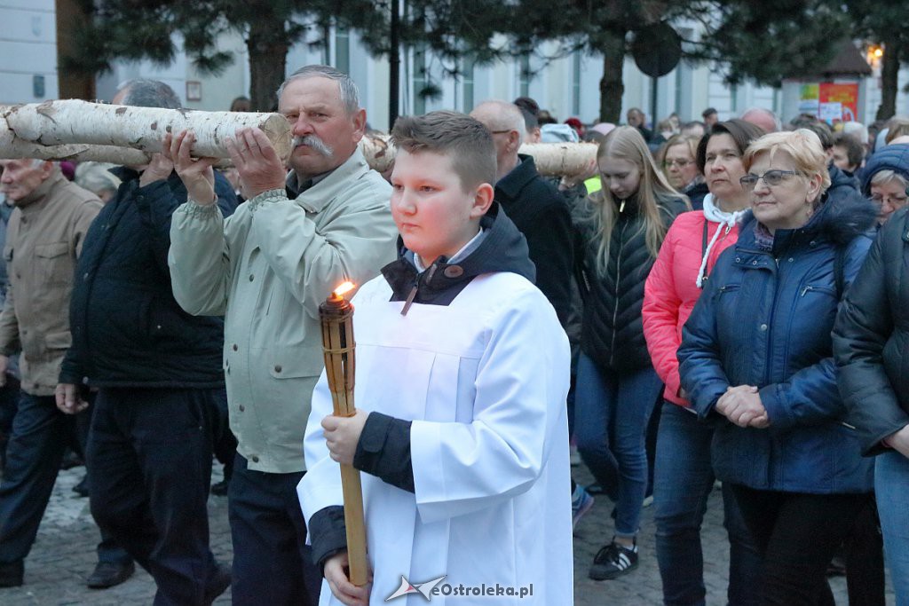 Droga Krzyżowa w ostrołęckiej farze [16.04.2019] - zdjęcie #23 - eOstroleka.pl