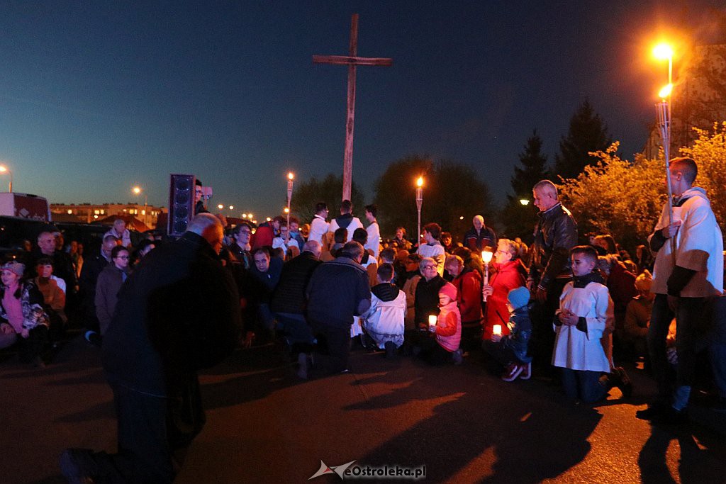 Droga Krzyżowa w parafii św. Franciszka [19.4.2019] - zdjęcie #4 - eOstroleka.pl