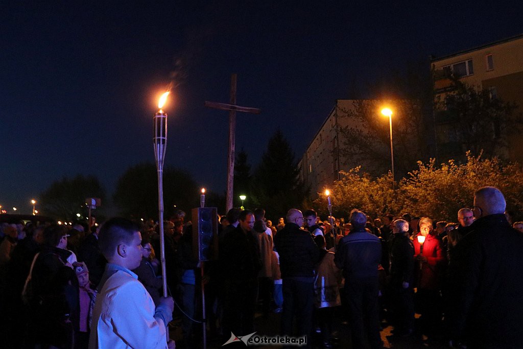Droga Krzyżowa w parafii św. Franciszka [19.4.2019] - zdjęcie #6 - eOstroleka.pl