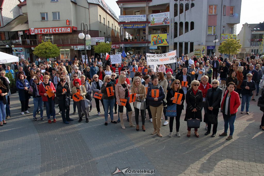 Wiec poparcia dla nauczycieli w Ostrołęce [24.04.2019] - zdjęcie #1 - eOstroleka.pl