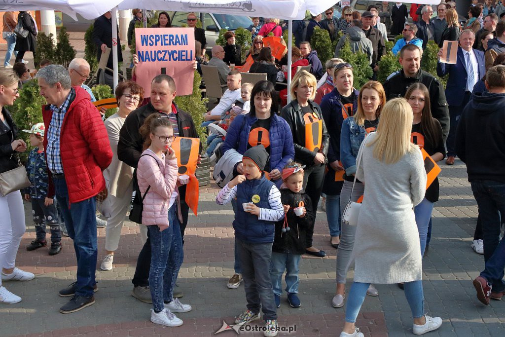 Wiec poparcia dla nauczycieli w Ostrołęce [24.04.2019] - zdjęcie #2 - eOstroleka.pl
