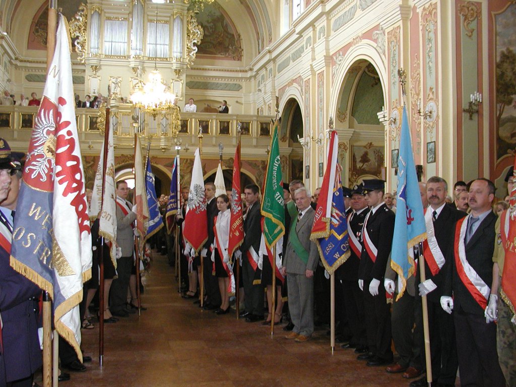 Obchody święta 3 maja w 2004 roku (archiwalne zdjęcia) - zdjęcie #1 - eOstroleka.pl