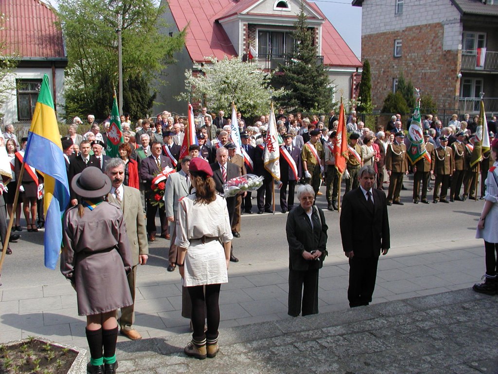 Obchody święta 3 maja w 2004 roku (archiwalne zdjęcia) - zdjęcie #19 - eOstroleka.pl