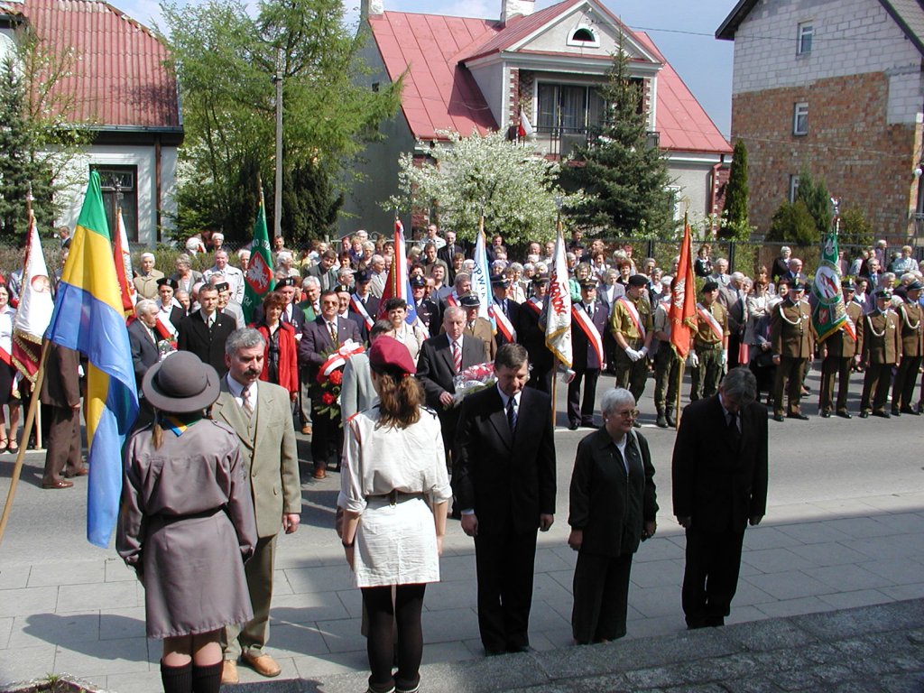 Obchody święta 3 maja w 2004 roku (archiwalne zdjęcia) - zdjęcie #20 - eOstroleka.pl