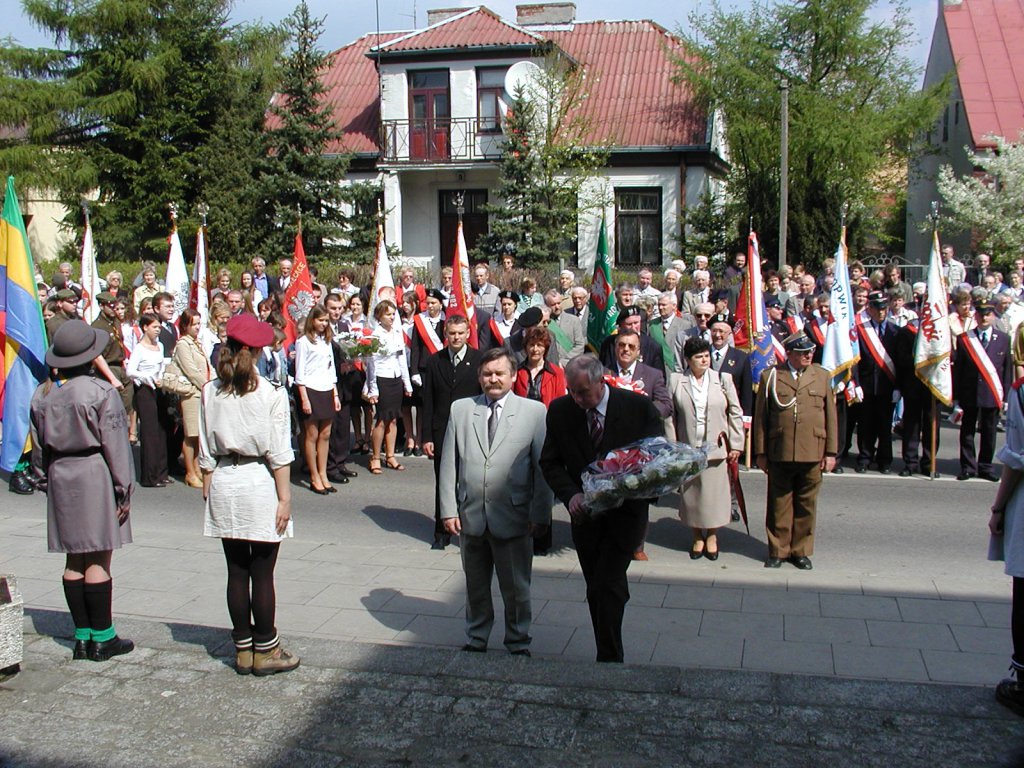 Obchody święta 3 maja w 2004 roku (archiwalne zdjęcia) - zdjęcie #21 - eOstroleka.pl