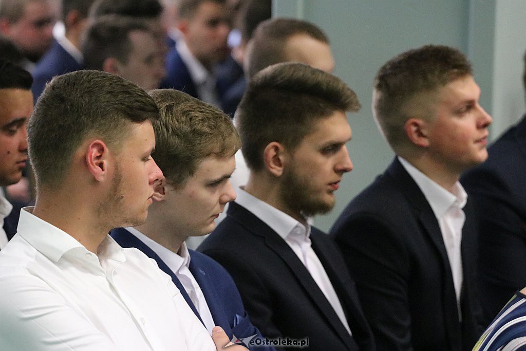 Zakończenie roku szkolnego klas maturalnych w ZSZ 1 [30.4.2019] - zdjęcie #6 - eOstroleka.pl