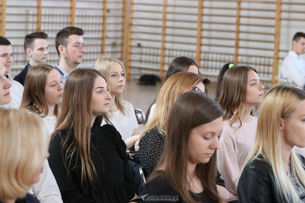Zakończenie roku szkolnego klas maturalnych w ZSZ 3 [30.4.2019] - zdjęcie #19 - eOstroleka.pl