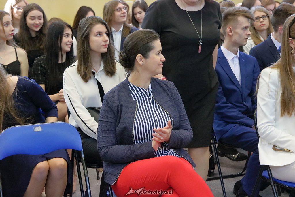 Absolwenci I LO z rocznika 2018/2019 pożegnali się ze szkołą [30.04.2019] - zdjęcie #27 - eOstroleka.pl