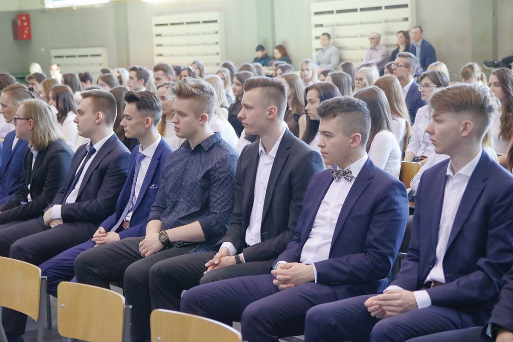 Zakończenie roku szkolnego maturzystów z III LO [30.04.2019] - zdjęcie #28 - eOstroleka.pl