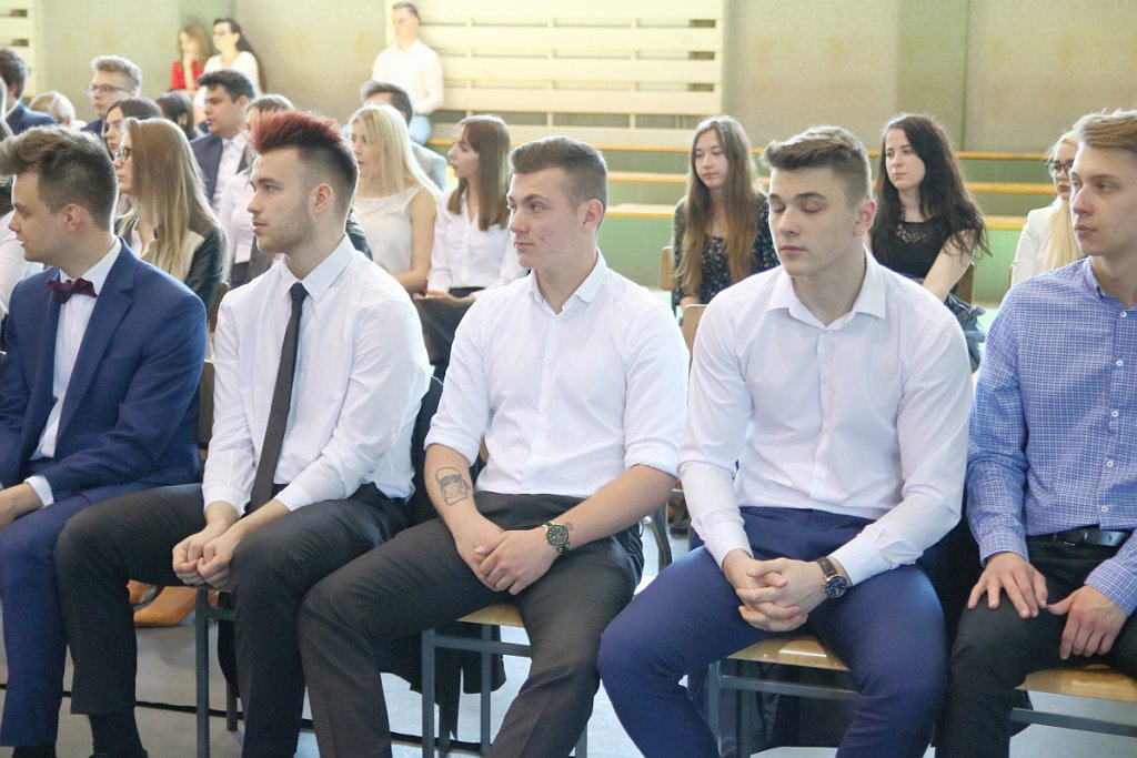 Zakończenie roku szkolnego maturzystów z III LO [30.04.2019] - zdjęcie #33 - eOstroleka.pl