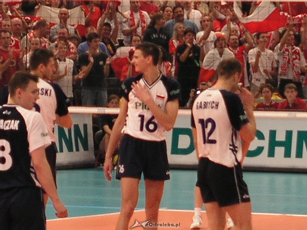 Mecz Ligi Światowej Polska-Japonia z udziałem A. Gołasia [18.06.2004] - zdjęcie #11 - eOstroleka.pl