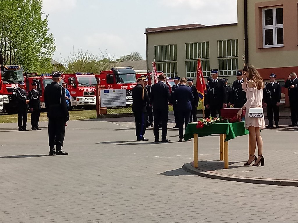 Strażacy ochotnicy z Troszyna dostali nowy wóz ratowniczo-gaśniczy [15.05.2019] - zdjęcie #8 - eOstroleka.pl