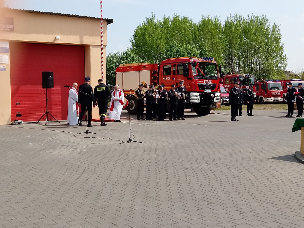 Strażacy ochotnicy z Troszyna dostali nowy wóz ratowniczo-gaśniczy [15.05.2019] - zdjęcie #10 - eOstroleka.pl