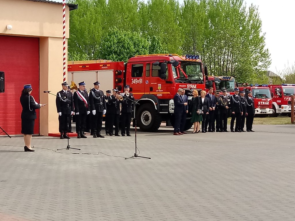 Strażacy ochotnicy z Troszyna dostali nowy wóz ratowniczo-gaśniczy [15.05.2019] - zdjęcie #26 - eOstroleka.pl