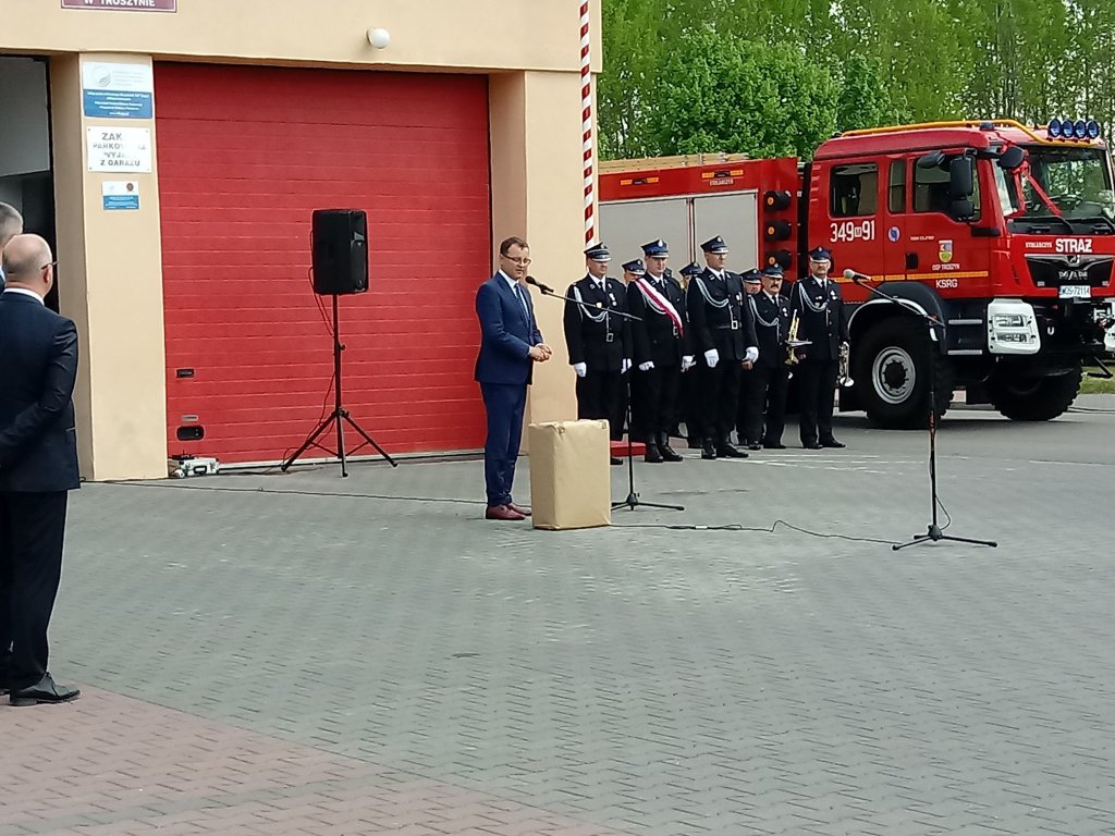 Strażacy ochotnicy z Troszyna dostali nowy wóz ratowniczo-gaśniczy [15.05.2019] - zdjęcie #34 - eOstroleka.pl