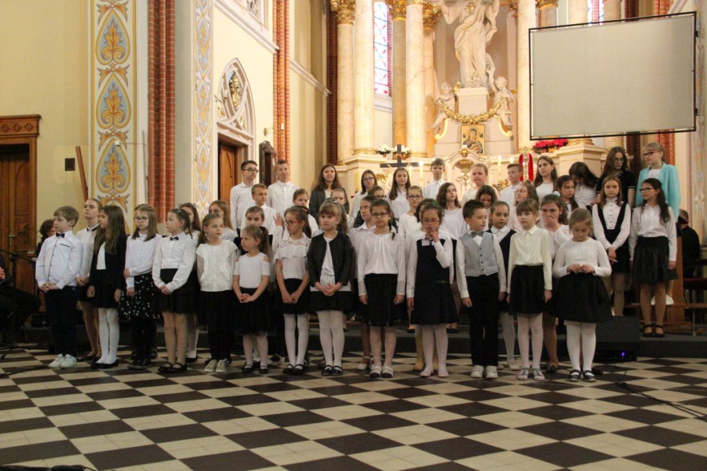Koncert dziękczynny za pontyfikat św. Jana Pawła II [ZDJĘCIA] - zdjęcie #8 - eOstroleka.pl