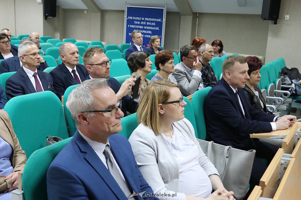 Podpisanie umów na dofinansowania dla gmin [22.5.2019] - zdjęcie #1 - eOstroleka.pl